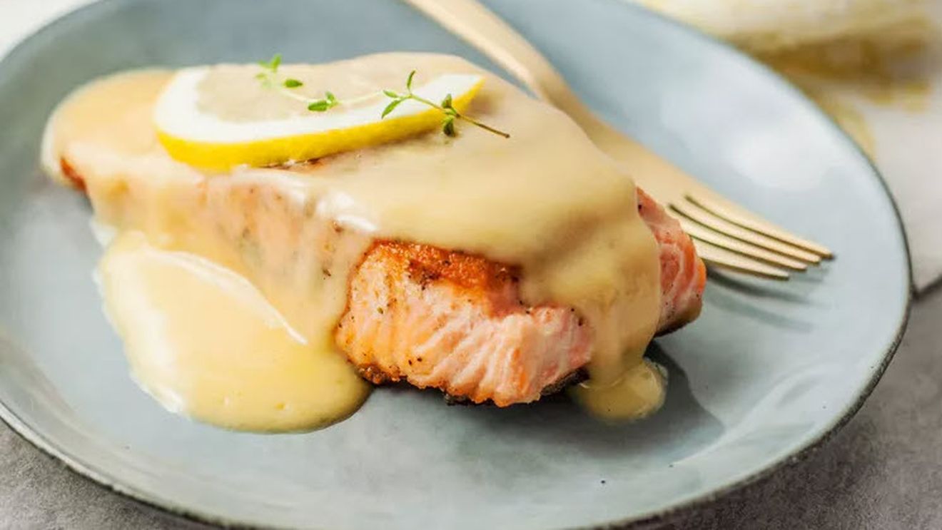 ABC în bucătărie. Cum se prepară sosul beurre blanc, perfect pentru a însoți un platou elegant de pește sau carne