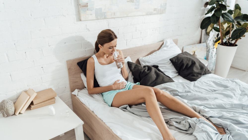 Patru băuturi care pot atenua durerile menstruale / Hidratarea și ceaiurile din plante pot ajuta în perioada menstruală, în timp ce alcoolul și zahărul agravează simptomele