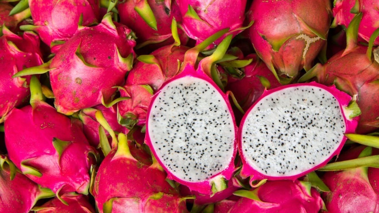 Ce trebuie să știi despre fructul dragonului și cum să te bucuri de acest fruct bogat în antioxidanți / Oferă o combinație sănătoasă de nutrienți, cu un aport caloric redus