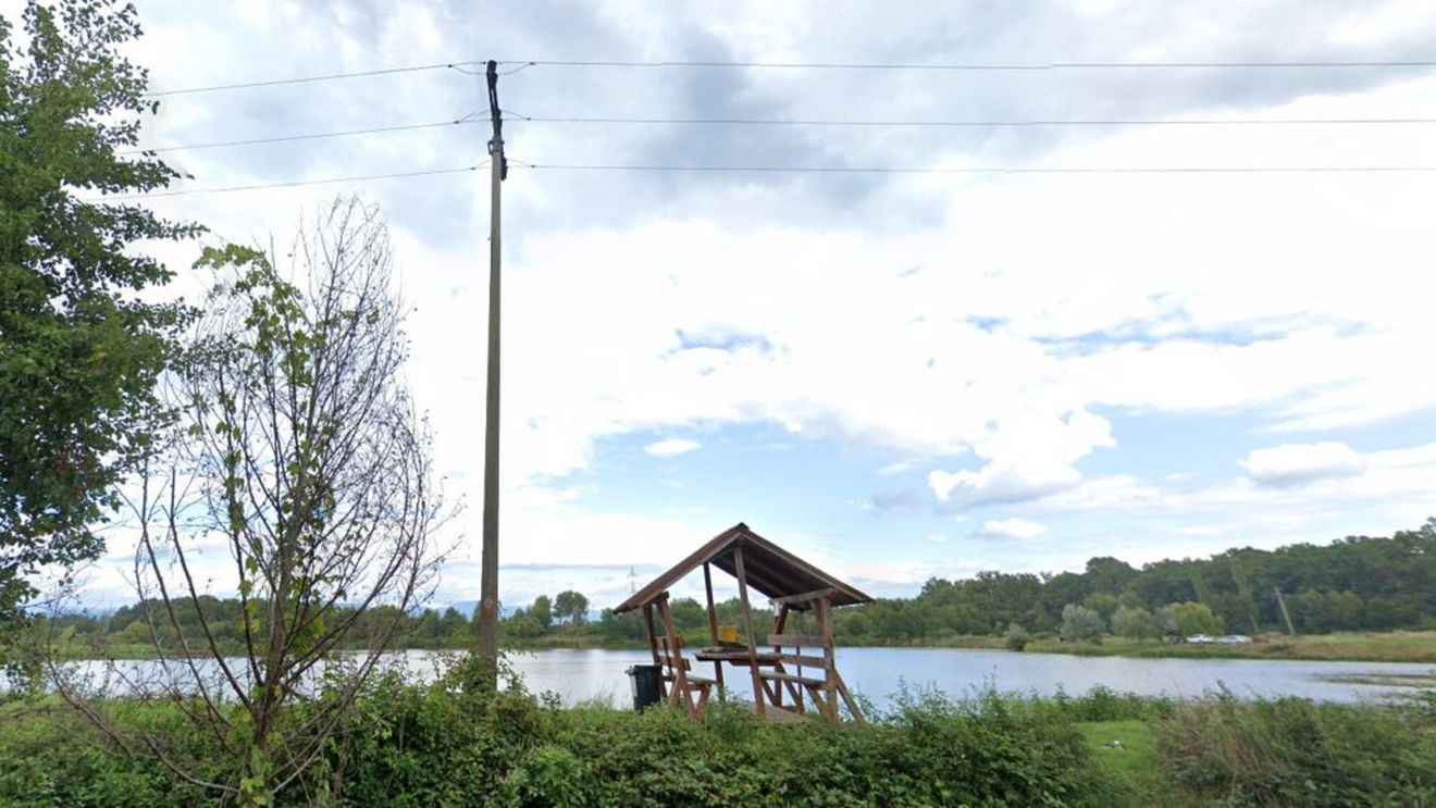 Peștii dintr-o baltă de pescuit din Maramureș mor din cauza lipsei oxigenului / Valea Arieșului a secat complet