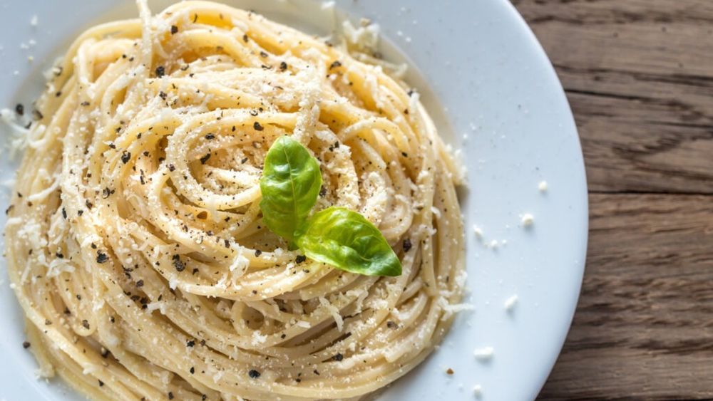 Scandal gastronomic între Roma și Londra / Un site britanic adaugă unt și parmezan în cacio e pepe, stârnind furia italienilor