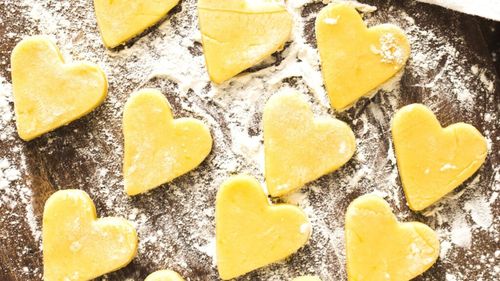 Aluat fraged cu care poți face orice tarte dulci sau sărate, fursecuri, cornulețe și multe alte deserturi rapide
