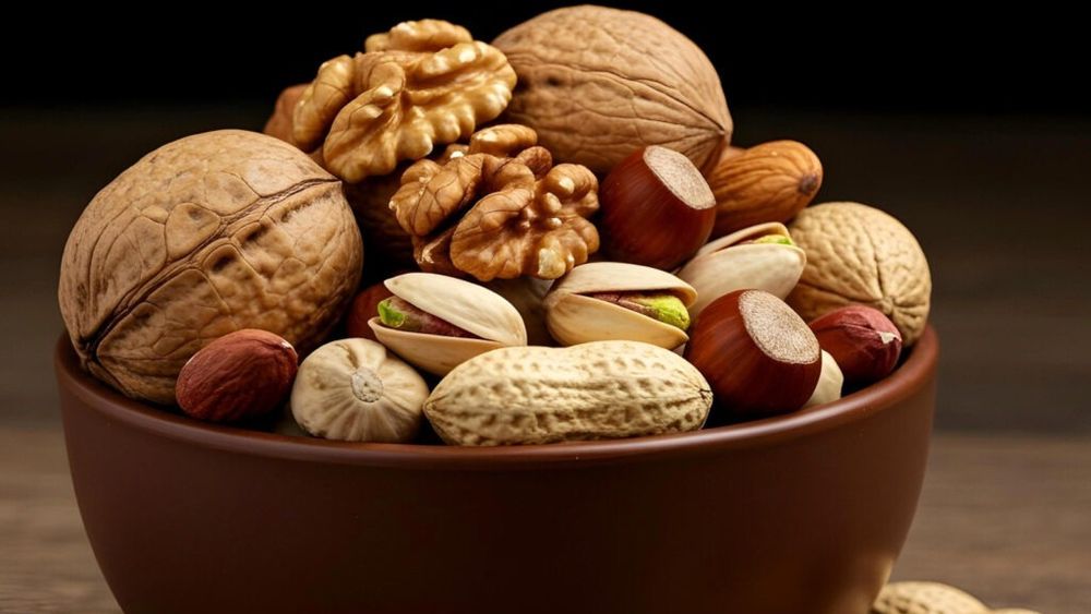 O gustare de nuci, migdale sau alune poate reduce riscul bolilor de inimă, potrivit unui nou studiu/Grăsimile sănătoase și fibrele din oleaginoase, alături de reducerea consumului de carne roșie și de carne procesată sunt pași importanți pentru sănătatea cardiovasculară