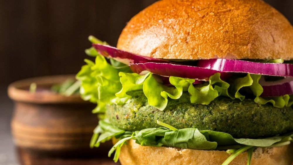 Regula europeană care interzice termenii „burger” și „steak” pentru produsele vegane ar putea afecta etichetarea produselor din pește / Termeni precum „filete de lubina” (file de biban) sunt folosiți pentru produsele din pește