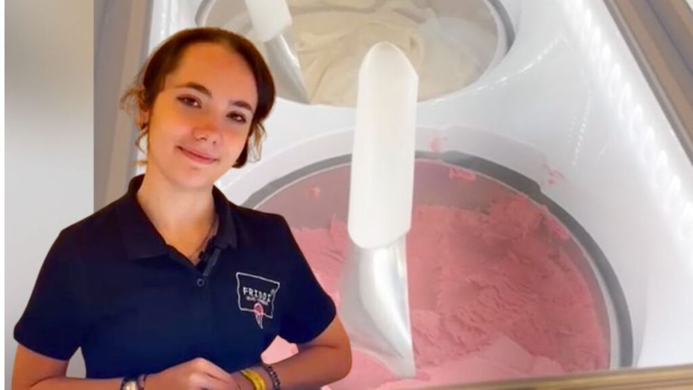 VIDEO | Înghețată artizanală cu gusturi exotice: ciocolată din Republica Dominicană cu coajă ecologică de portocală, vanilie de Madagascar și fistic ecologic din Bronte