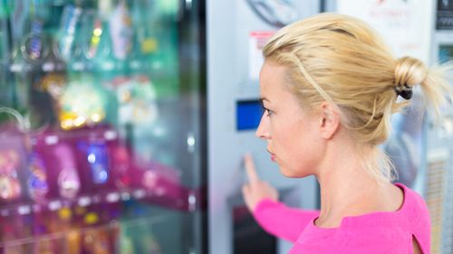 Le găsești în multe birouri și automate de snacks / Studiul Harvard care le asociază cu un risc cu 58% mai mare de demență