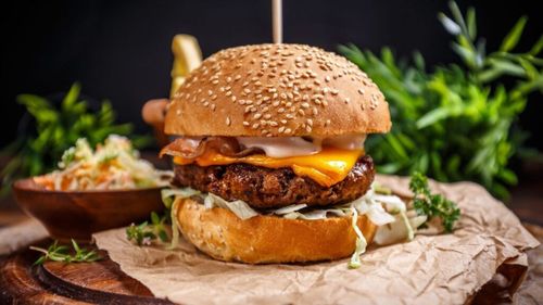 Copa & Cogeca solicită UE să protejeze produsele de origine animală, după o decizie a CJUE favorabilă companiilor care fabrică produse pe bază de plante și le denumesc cu termeni folosiți tradițional pentru carne