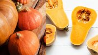 Dovleac plăcintar sau butternut squash? / Care are mai multe fibre, potasiu și mai puține calorii / Ambele sunt alegeri bune pentru sezonul rece, dar există și diferențe între ei