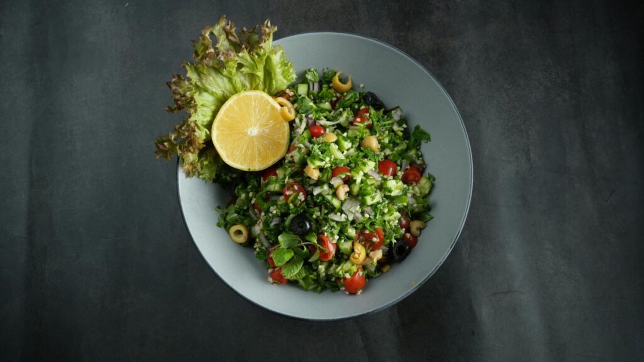 Rețetele Juanitei: Salata tabbouleh. Bogată în vitamina C, răcoritoare și cu gust oriental-mediteranean