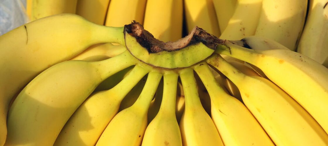 Nu mai păstra bananele în ciorchine / Trucul unui expert în alimente care poate prelungi prospețimea fructelor