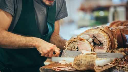 De la companiile aeriene, giganții din retail și până la restaurante, tot mai multe industrii își adaptează ofertele pentru a atrage clienți cu venituri mari  / Fenomenul, pe fondul stagnării cheltuielilor de consum ale celor cu venituri mai mici