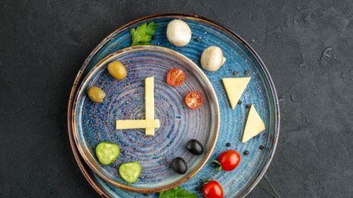 Nu doar ce mănânci contează, ci și când / Cercetătorii leagă orele meselor de greutatea corporală pe termen lung