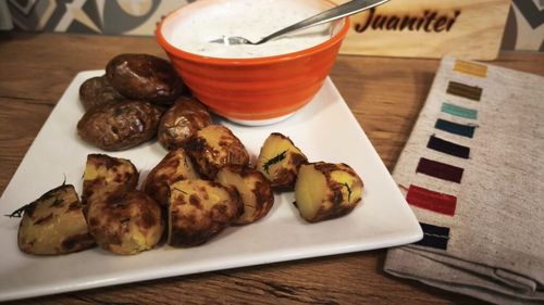 Rețetele Juanitei | Cartofi noi copți la friteuza de aer, cu sos tzatziki cu mărar și usturoi verde/ Cea mai simplă rețetă, cu gust de legume proaspete