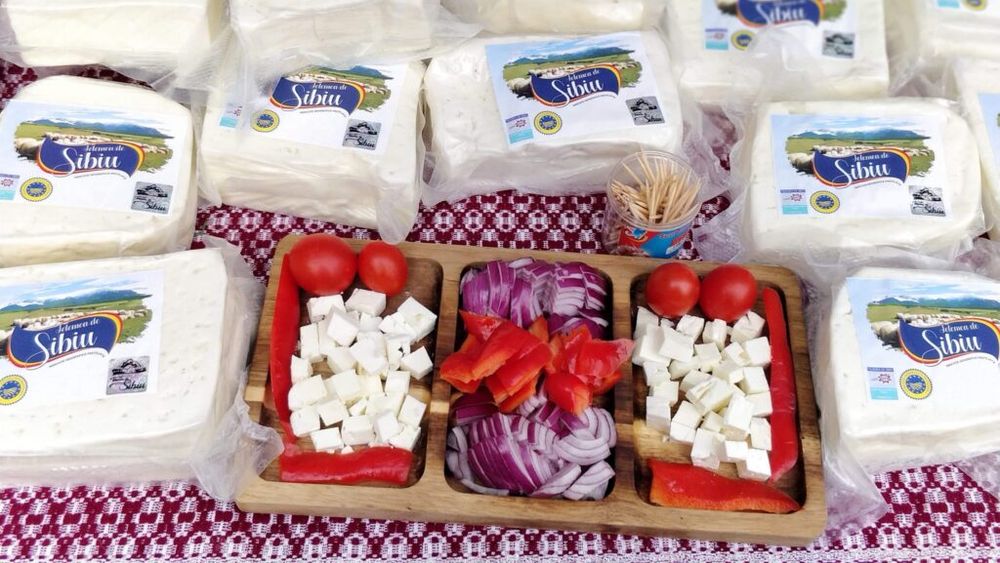 Telemeaua de Sibiu, Magiunul de Topoloveni și Plăcinta Dobrogeană, produse românești cu recunoaștere europeană I.G.P., degustate în ograda Ministerului Agriculturii