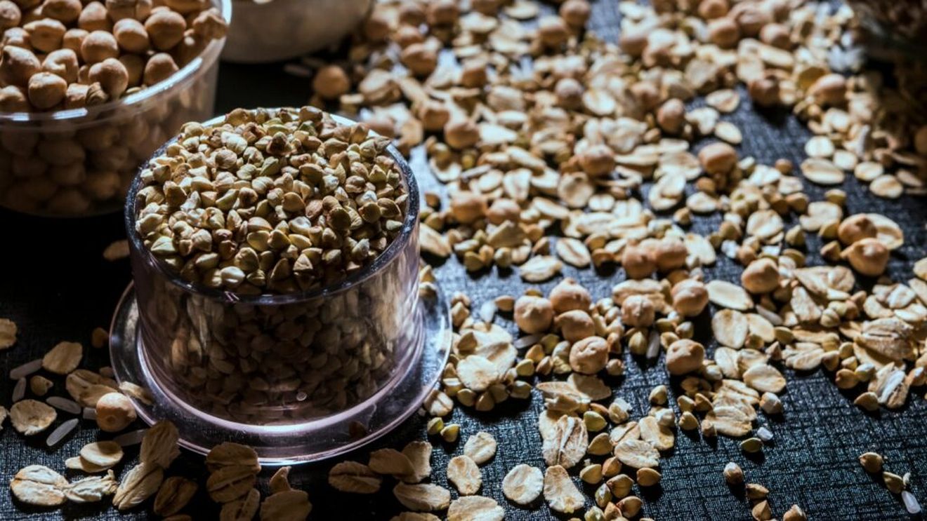 Care este cel mai sănătos tip de cereale? Nutriționiștii afirmă că grâul, orezul și ovăzul sunt adevăratele cereale integrale / Atenție! Un mic dejun cu cereale ultra-procesate poate conține toată cantitatea de zahăr pentru o zi