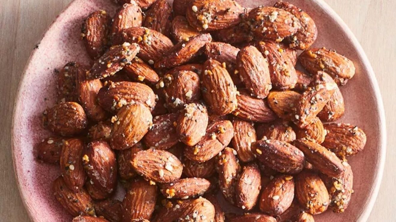 Cum să faci migdale cu condimente de covrigi/Beneficiile pentru sănătate sunt de necontestat