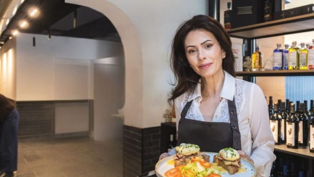 VIDEO | Ladies & business (Episodul 10) | Alexandra Staicu reînvie o tradiție uitată: băcănia / „Vrem să fie o legătură între generații, prin gust. Ne mândrim cu produse proprii”