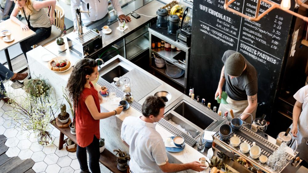 Starbucks închide două cafenele în București, dar caută extindere în ate orașe din țară / Compania vorbește despre optimizare