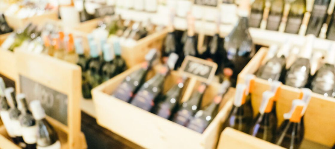 Rețea de fraudă cu alcool destructurată în Spania / 18 suspec, reținuți pentru un prejudiciu de 32,8 milioane de euro adus bugetului UE / Schema folosea firme-fantomă și facturi false pentru alcool importat