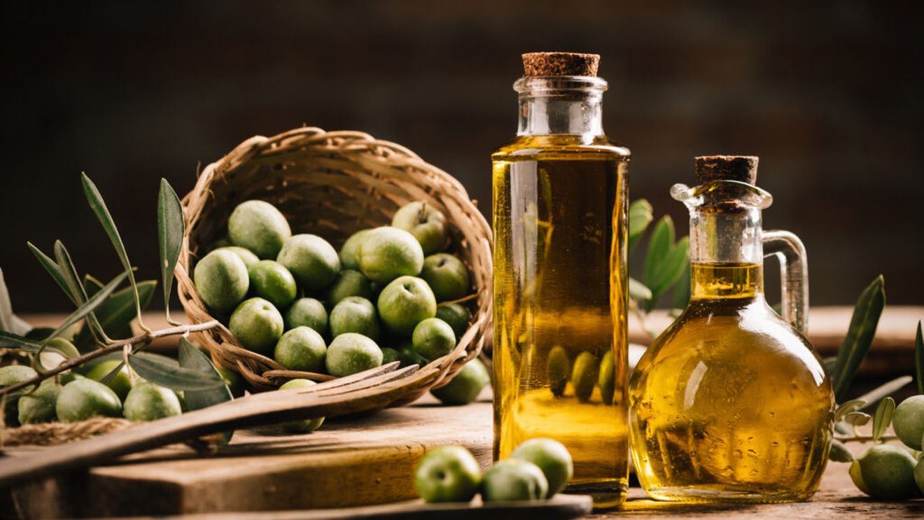 Uleiul de măsline, unul dintre cele mai falsificate alimente / La ce anume trebuie să fii atent când îl cumperi și cum îți dai seama dacă este de calitate