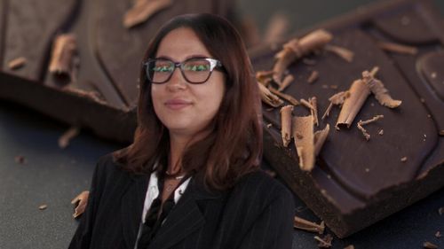 VIDEO | Ce ascunde, de fapt, ciocolata din supermarket? „În cel mai bun caz va fi 40% cacao, restul zahăr” / Alis Blaj, International Institute of Chocolate and Cacao Tasting, explică ce trebuie să urmărești pe etichetă