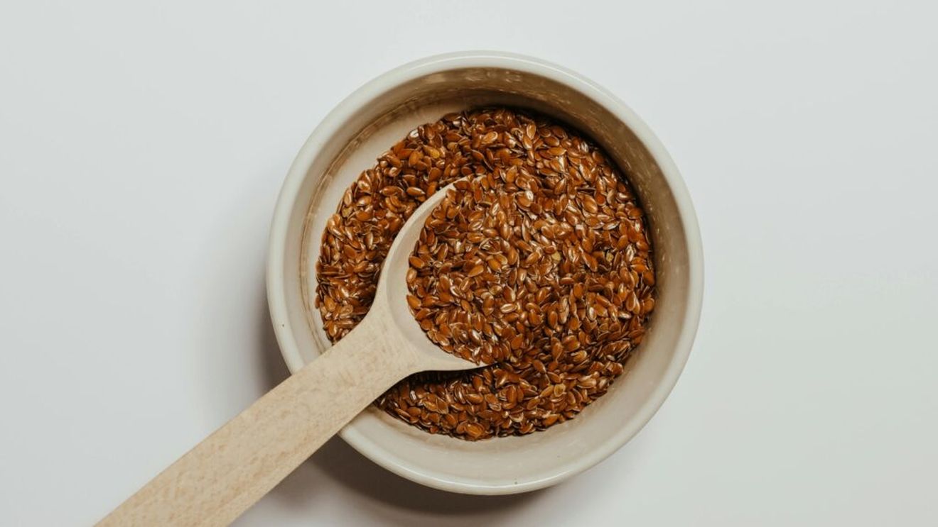 7 efecte secundare ale semințelor de in, despre care nici nu bănuiai/Aduc o mulțime de beneficii, dar, în anumite condiții, pot genera disconfort gastric și agrava inflamațiile din corp