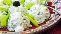 Populara salată bulgărească Snejanka, tzatziki grecesc și salata horiatiki, pe primele trei locuri ale ghidul culinar global TasteAtlas