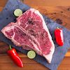 Nu mai înțepa carnea înainte să o pui la marinat. Trei chefi explică de ce această greșeală poate strica textura fripturii / Cea mai simplă metodă de a frăgezi carnea
