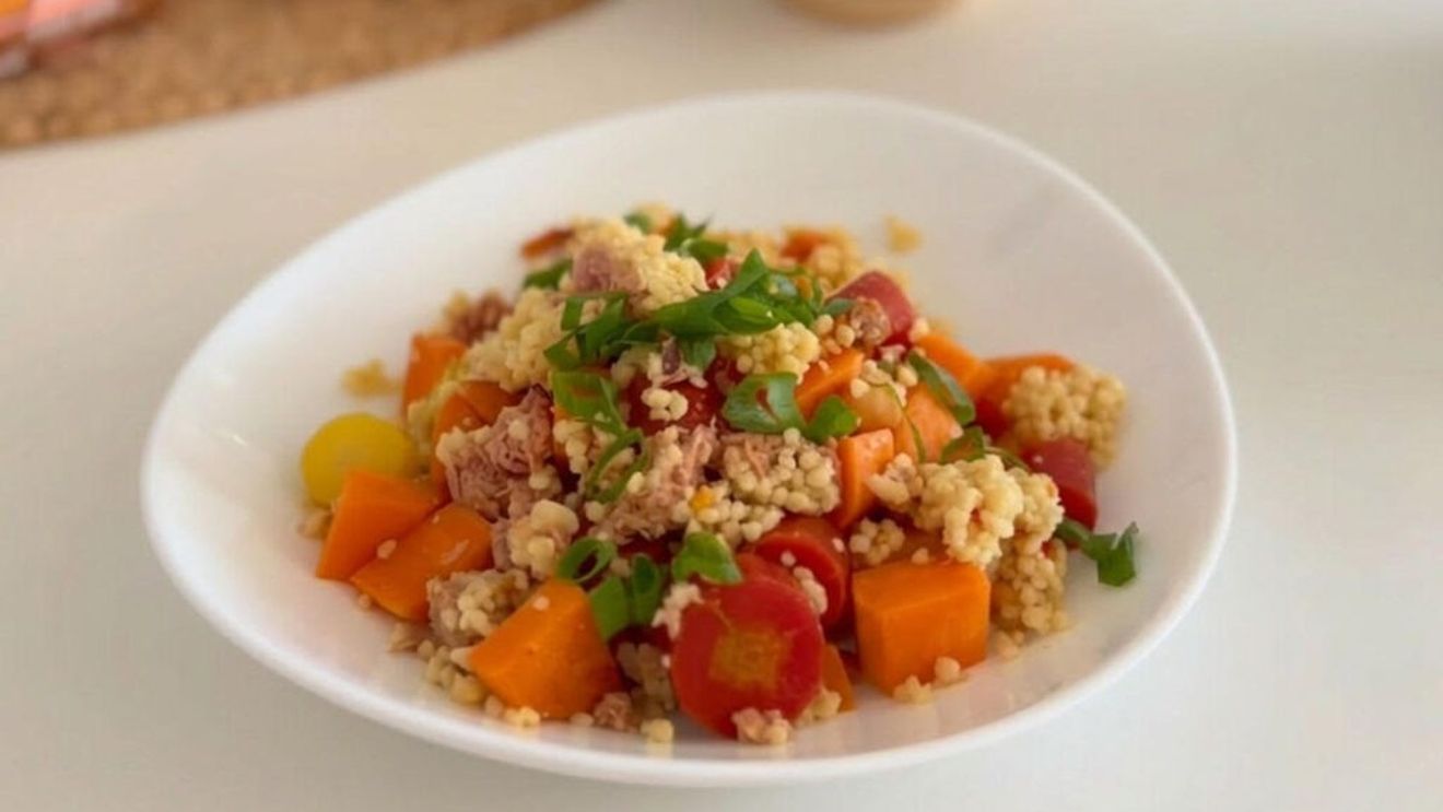 VIDEO | Salată caldă cu cartofi dulci și ton, potrivită atât pentru prânz, cât și pentru o cină rapidă, perfectă pentru sezonul rece