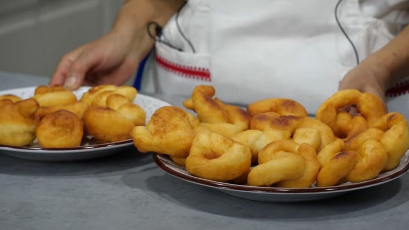 VIDEO Gogoși cu cartofi, un desert delicios, moale și pufos. O rețetă simplă de la Sânnicolau Mare