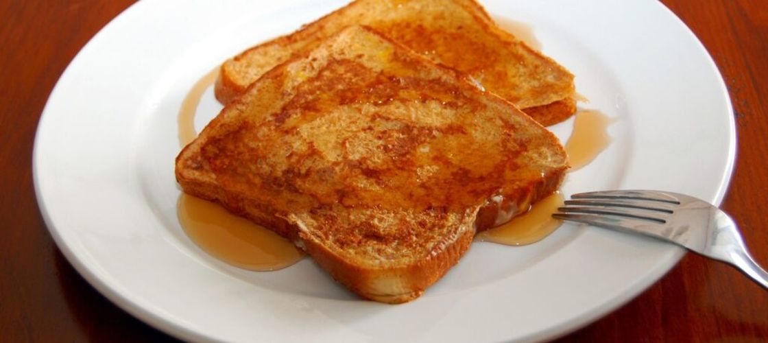Torrijas, french toast sau friganele, dulcele preparat din pâine veche, tradițional în săptămâna dinaintea Paștelui/ Cum le prepară un chef spaniol celebru