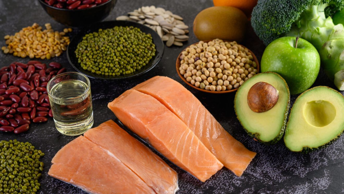 Poate prea multă proteină să afecteze rinichii? Specialiștii dezvăluie când devine riscant consumul ridicat de proteine și cine trebuie să fie mai atent la dietă