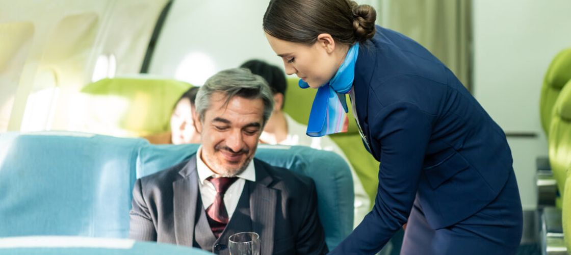 Însoțitorii de bord spun că aceasta este una dintre cele mai neplăcute gustări din avion / Motivul nu are legătură cu mirosul