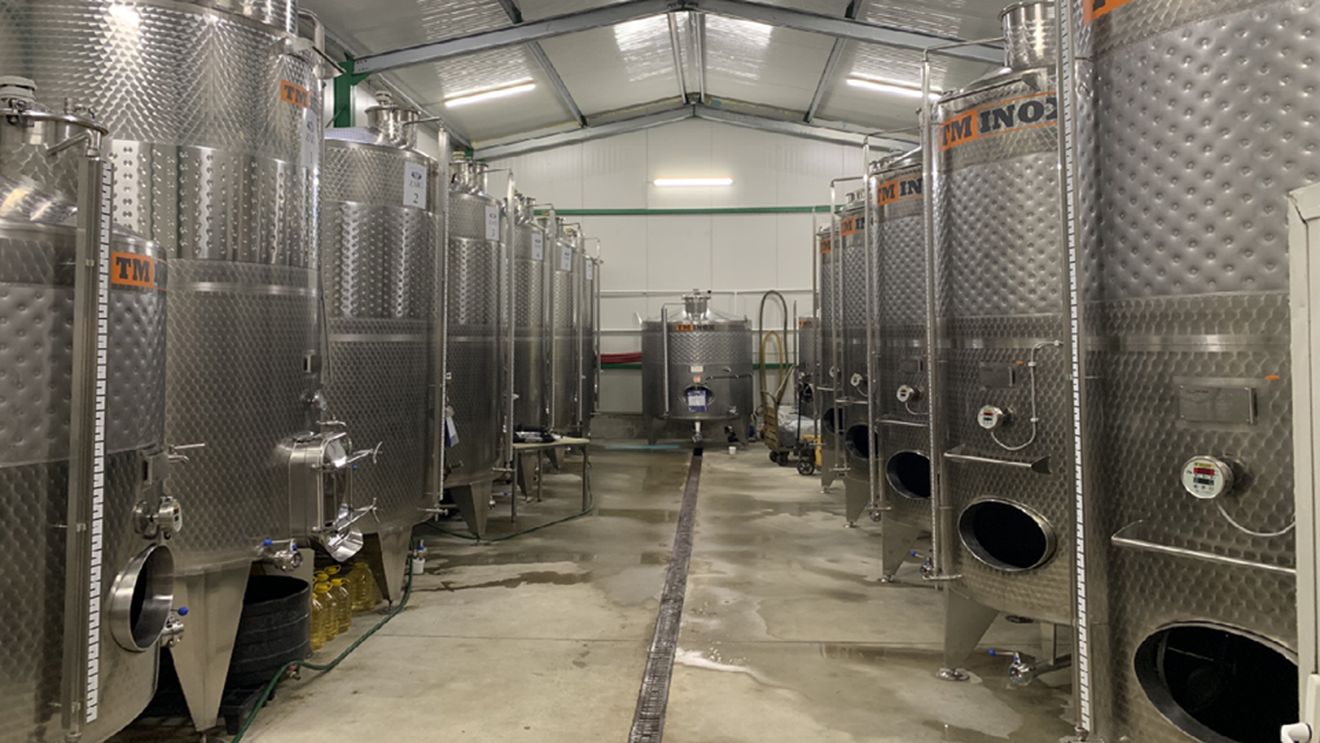 Cramele românești se digitalizează! Casa de vinuri ZAIG din Teaca, județul Bistrița Năsăud, a expediat primele sticle, prin curierat, la București, în urma unei comenzi primite on line