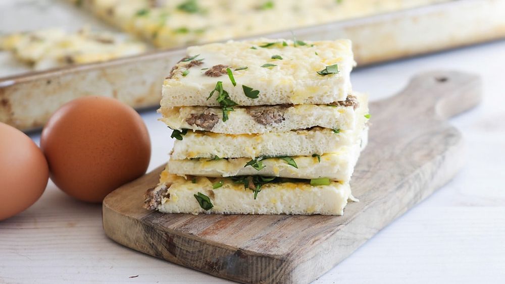 Cum folosești albușul rămas după ce faci tort sau maioneză sau tiramisù? Trei rețete rapide pentru prânz sau cină