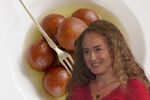 VIDEO | Gogoșele din lapte praf, murături de mango și gusturile indiene mai puțin cunoscute / Francesca Barbacariu, Mumbai: „Sunt foarte jucăuși la a amesteca condimentele”