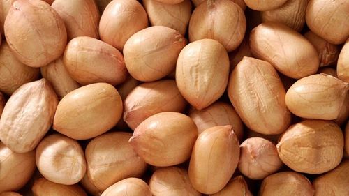 ARAHIDE din Paraguay, cu aflatoxină, și CĂPȘUNE și PORTOCALE din Egipt, cu reziduuri de pesticide peste nivelul maxim admis, cu destinația România