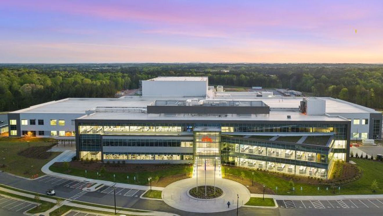 Eli Lilly a depăşit estimările financiare şi îşi majorează prognoza anuală, susţinută de vânzările record ale medicamentelor sale destinate tratamentului obezităţii şi diabetului