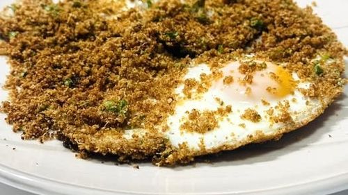 Oare ce să mai pui pe ouă dimineața să iasă altfel? Rețeta italiană de uova alla carrettiera, simplu, rapid, de efect, folosind „mai nimic”