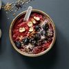 Açaí bowl, trend sau superaliment adevărat / Ce spun experții despre beneficiile sale pentru sănătate / Rețetă de açaí bowl pentru un mic dejun cremos, plin de antioxidanți