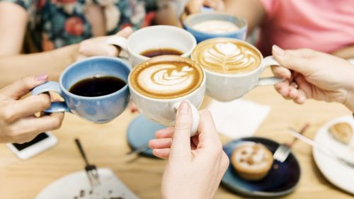 Cafeaua te  face să te îngrași? Iată ce are de spus un dietetician / Anumite băuturi pe bază de cafea conțin aditivi cu multe calorii