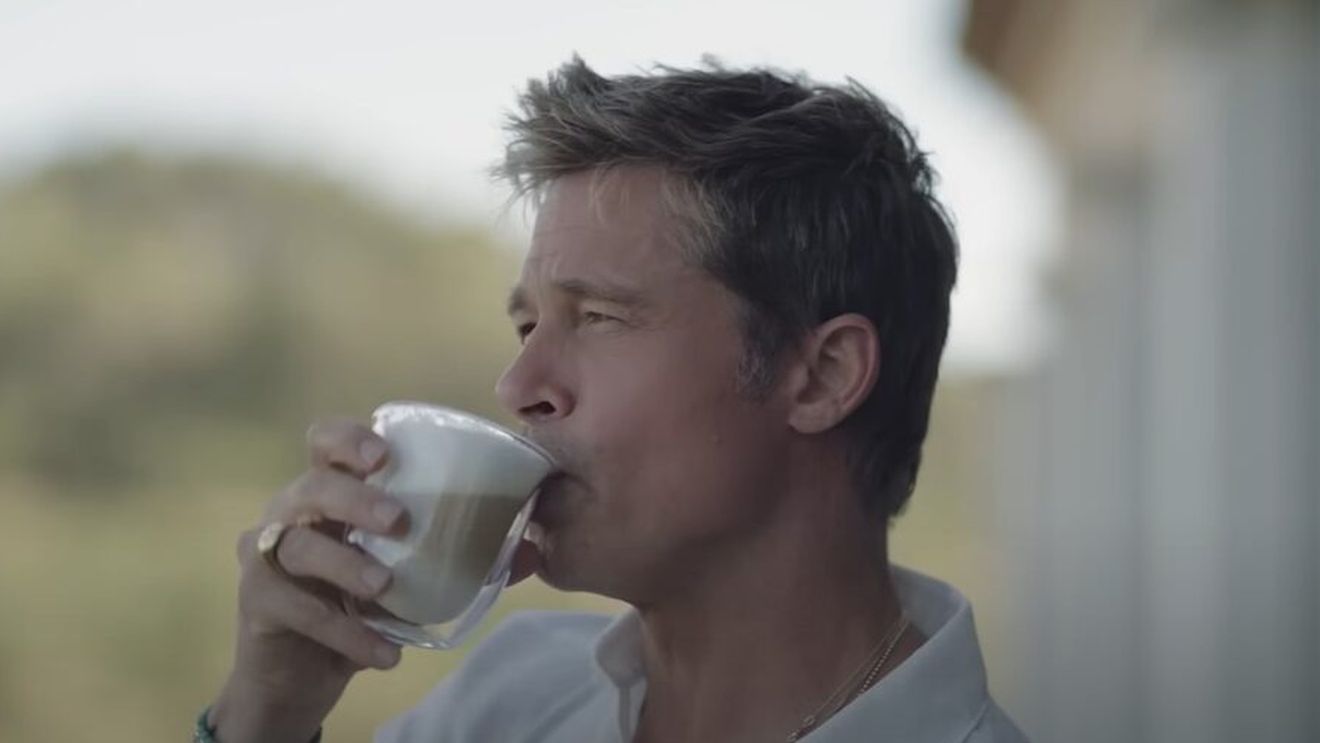 Brad Pitt: „Pentru mine, cafeaua nu este doar o băutură simplă. Creează conexiuni” / Ce aparat de cafea promovează actorul de la Hollywood (VIDEO)