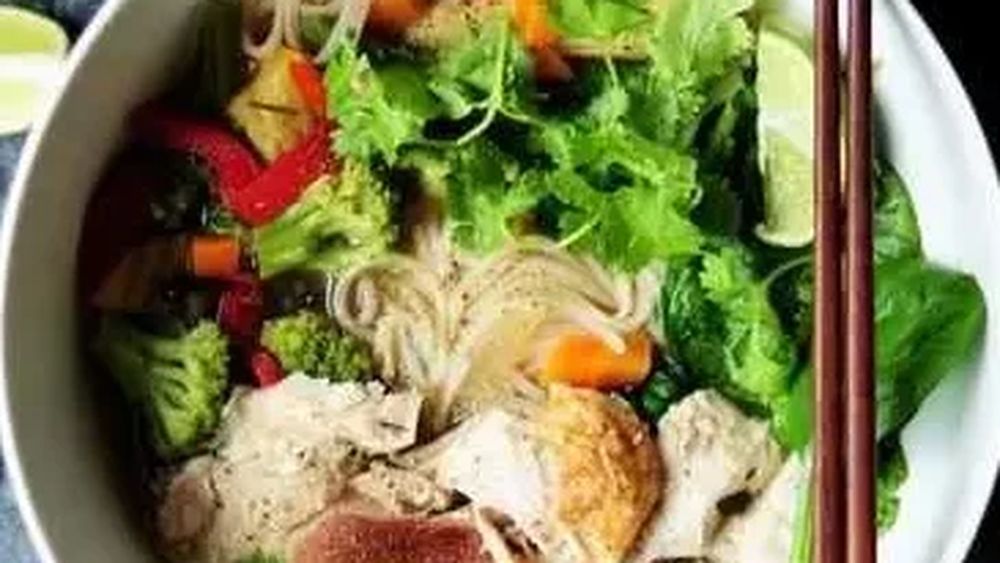 Zahărul este absent în piramida alimentară asiatică, o posibilă explicație pentru incidența scăzută a bolilor secolului. Iată care sunt diferențele față de dieta mediteraneană