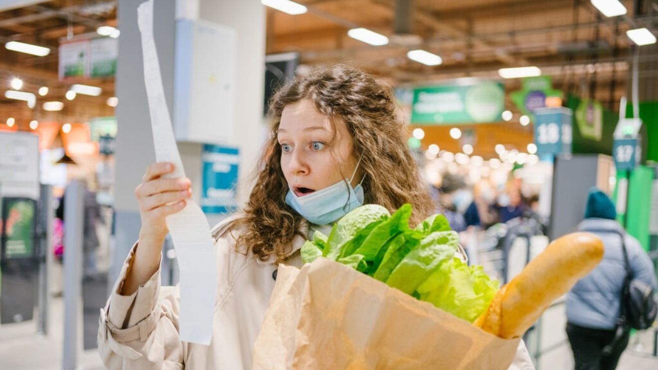România se confruntă cu un echilibru dificil între frânarea creşterii preţurilor şi susţinerea activităţii economice / Creşterea preţurilor, atât pentru produsele alimentare, cât şi pentru cele nealimentare, s-a moderat faţă de septembrie