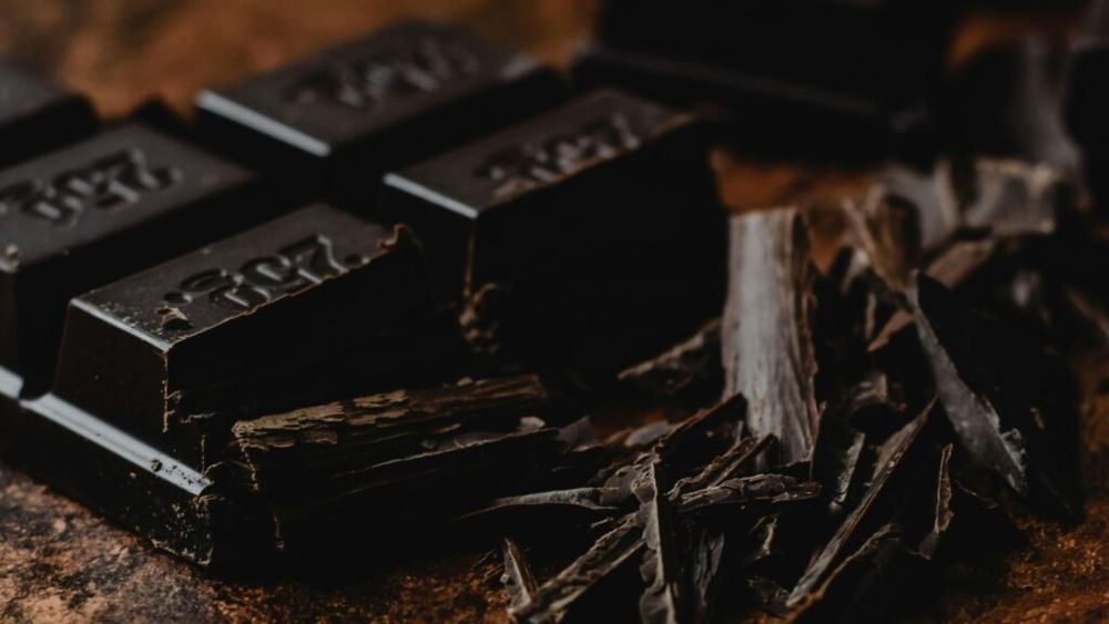 SUA: Metalele grele, inclusiv plumbul, se găsesc în multe batoane de ciocolată neagră, arată un studiu