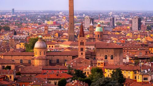 Mâncarea ca drept fundamental. Alimentația adecvată, un drept pe care administrația municipală de la Bologna l-a introdus de curând în Statulul orașului