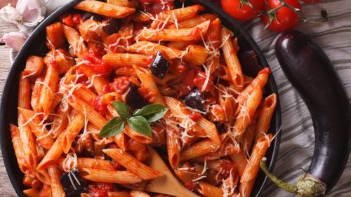 Rețete italiene: Pasta alla Norma, paste cu sos de roșii și vinete, ca o capodoperă lirică