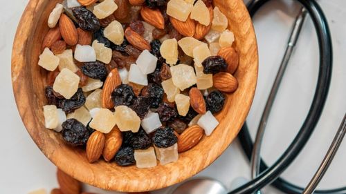 Cel mai sănătos mic dejun, potrivit medicilor / Specialiști în sănătatea intestinului, oncologie și cardiologie au stabilit: ovăzul, iaurtul simplu, pâinea integrală prăjită și smoothie-urile sunt variantele cele mai bune pentru organism