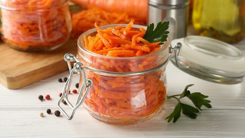 Idei de alimente fermentate pline de probiotice naturale. Morcovi murați cu ghimbir sau hrean / Pot fi serviți pe post de salată, ca garnitură sau chiar ca gustare între mesele principale