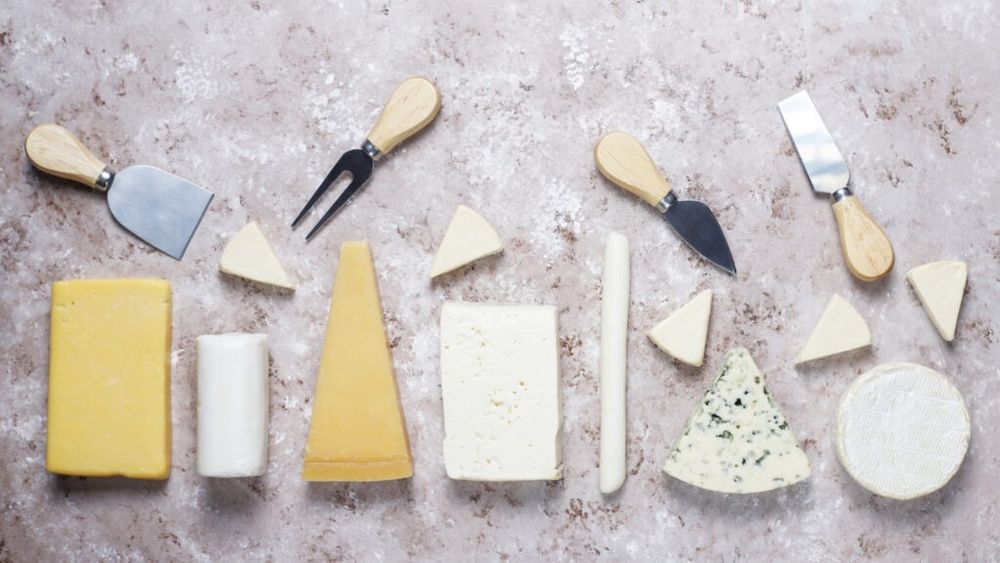 Se poate congela brânza? Care brânzeturi pot îngheța fără să își modifice structura și care e mai bine să le consumăm proaspete